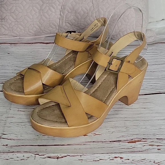 Chinese Laundry Tan Faux Leather Wedges Size 7 - Picture 3 of 7